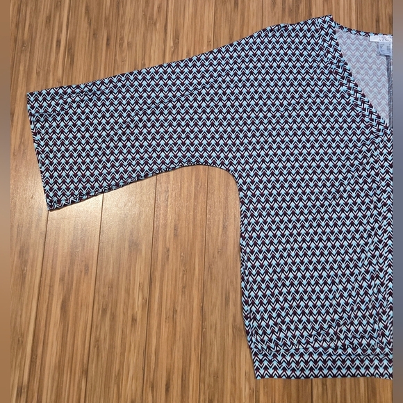 NWOT Venus Patterned Top - Picture 3 of 11